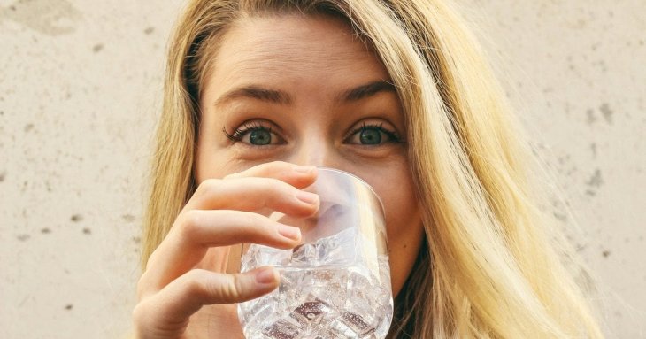 Вже не 2 літри: лікарі розповіли, який об’єм води потрібно випивати на день для здоров’я