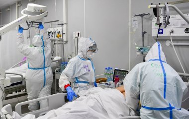 Вчені пояснив, чому коронавірус частіше вражає людей похилого віку