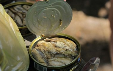 Більшість з нас робить цю помилку з рибними консервами: дізнайтеся, як уникнути небезпеки