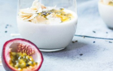 Додайте один продукт до молока і залиште на ніч: вранці отримаєте смачний та поживний йогурт