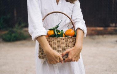 4 швидкі способи вивести плями з білих речей