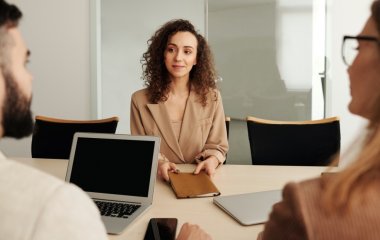 Точно не перезвонят: 8 грубых ошибок в выборе наряда для собеседования