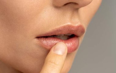 Лікар розповів, як урятувати губи від сухості восени