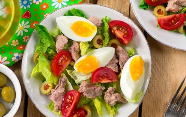 Салат з печінкою тріски: рецепти чудової закуски