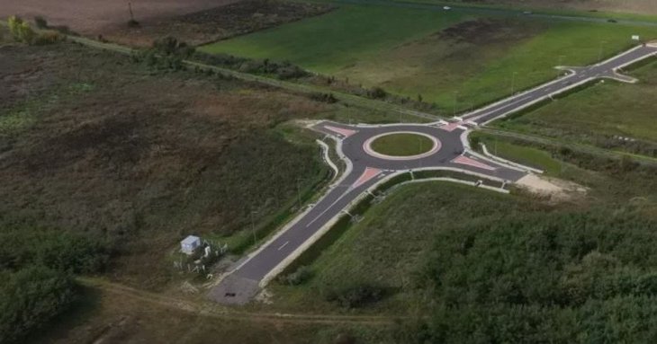 Кільцевий рух у нікуди: дивний об’єкт здивував Мережу — фото