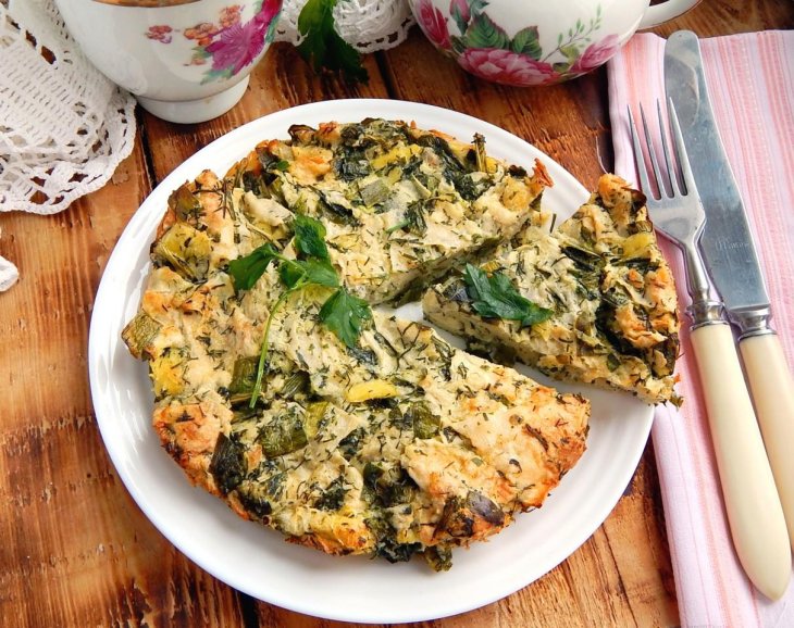 Сытный пирог из лаваша, сыра и зелени за 20 минут: если времени мало, а накормить гостей нужно срочно