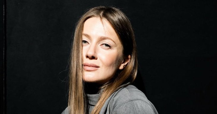 Співачка KOLA розповіла про шлюб з чоловіком-іноземцем на відстані й як він впливає на неї