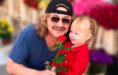 Маленькая дочь Игоря Николаева заинтересовалась музыкой