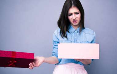 10 причин, почему мужчины не дарят дорогие подарки