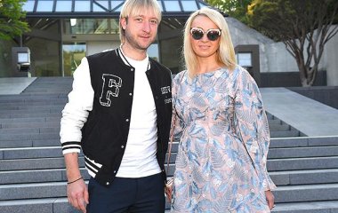 Яна Рудковская с мужем и сыном сходила за грибами