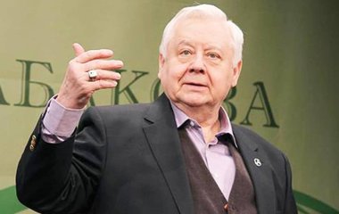 Семья Олега Табакова открыла памятник режиссеру
