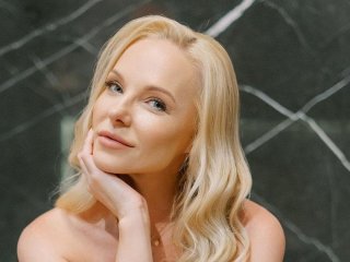 46-річна Дар'я Трегубова жорстко відреагувала на закиди, що стала жертвою пластичної хірургії