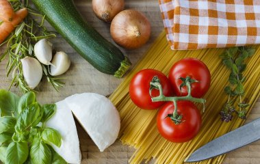 Названы продукты, которые можно употреблять по истечении срока годности