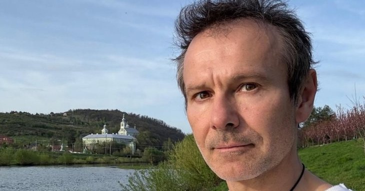 Святослав Вакарчук розчулив рідкісними фото з мамою-красунею і спогадами про батька