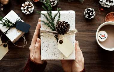 Как красиво упаковать подарок на Новый год и Рождество - простые лайфхаки