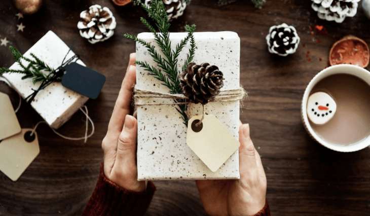 Как красиво упаковать подарок на Новый год и Рождество - простые лайфхаки