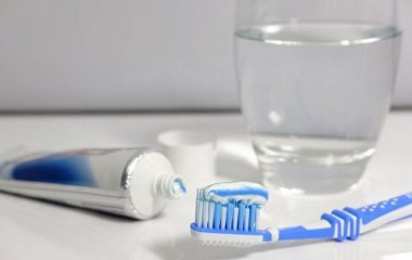 Стоматолог назвав найшкідливіші для зубів продукти та напої