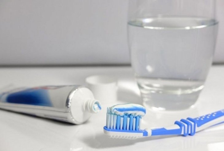 Стоматолог назвав найшкідливіші для зубів продукти та напої