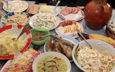 Лікар-епідеміолог назвала продукти, які найбільш сприятливі для мікроорганізмів.