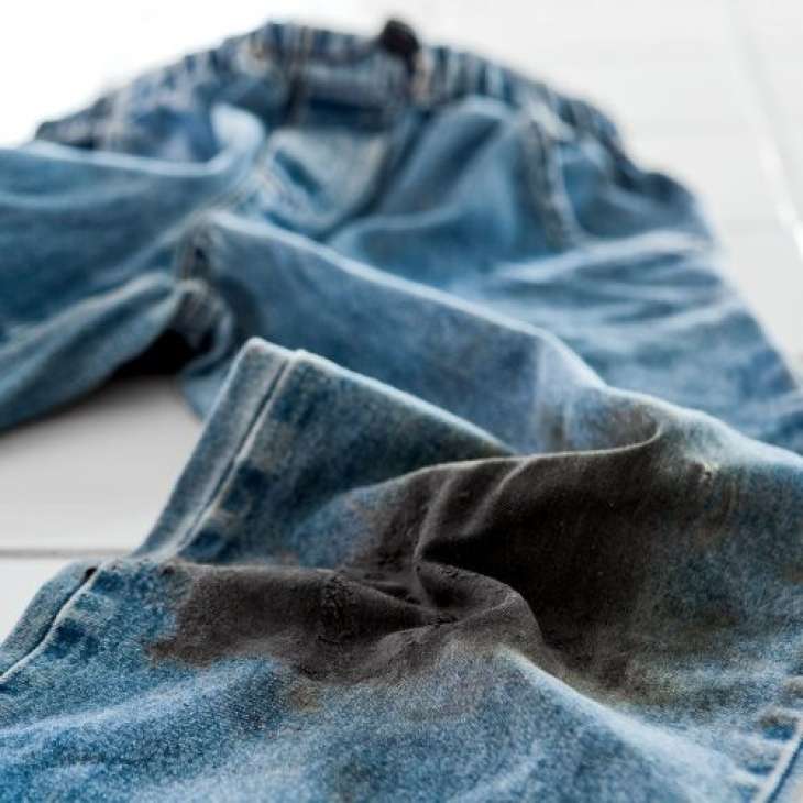 Как самостоятельно удалить пятна мазута с одежды