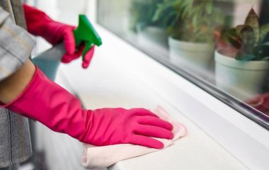 Пластикові вікна будуть ідеально білими: чим відбілити без агресивної хімії — домашні засоби