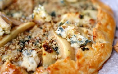 Клафути с грушами и горгонзолой: простой рецепт