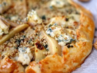 Клафути с грушами и горгонзолой: простой рецепт