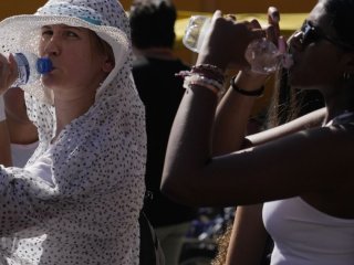 Названо два популярні напої, від яких краще відмовитися у спеку: чим вони небезпечні
