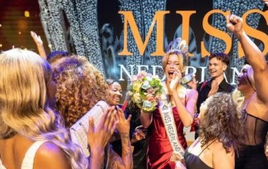 В Нидерландах впервые женщина-трансгендерша победила в конкурсе 