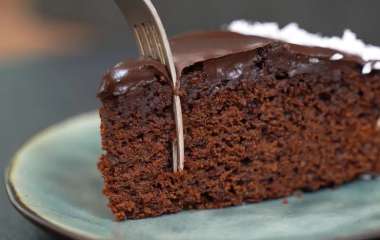 Как приготовить вкусный шоколадный торт всего за 70 гривен: простой рецепт