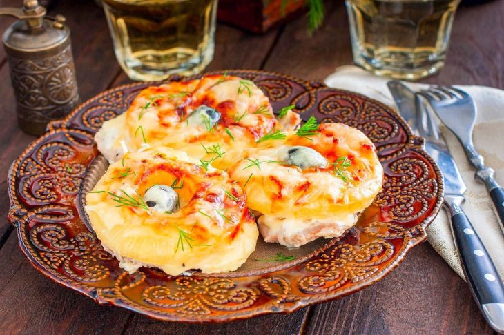 Мясо по-французски с ананасом: так вкусно, что не остановиться