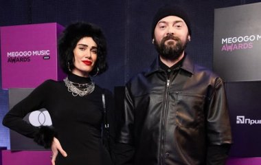 Вдова ADAM вперше після його похорону вийшла на зав'язок та не змогла стримати сліз
