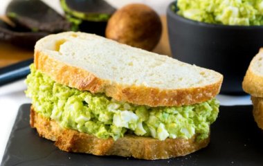 Яичный салат с авокадо