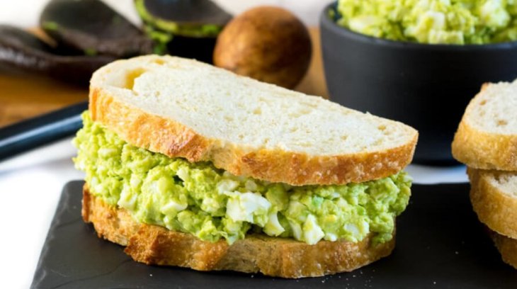 Яичный салат с авокадо