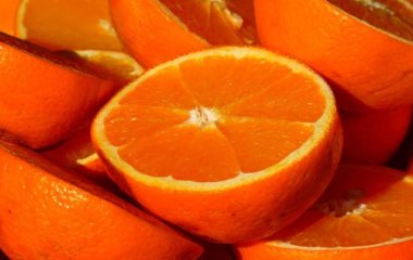 Медики назвали популярные продукты, содержащие больше витамина с, чем апельсин