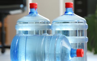 Як позбутися плісняви на пляшках: простий продукт з кухні без зусиль впорається з нальотом