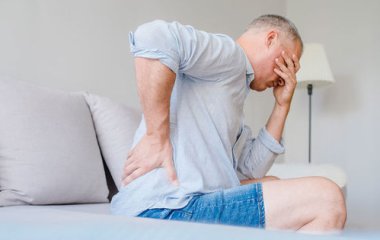 Нейрохірурги розповіли про причини болю в спині вранці