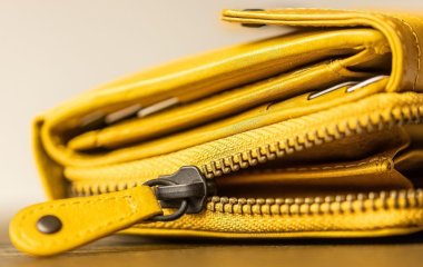 Якого кольору повинен бути гаманець, щоб притягувати гроші: у кожного знаку зодіаку свій відтінок