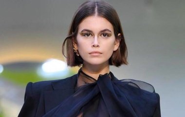 Спортивный бомбер на все случаи жизни: показывает Кайя Гербер