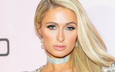 Пэрис Хилтон романтично поздравила любимого с годовщиной отношений 