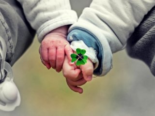Медики приголомшені: 36-річна мати народила природним шляхом 3 пари близнюків за 3 роки
