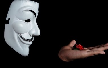 Як розпізнати маніпуляцію у стосунках: тривожні фрази та способи захисту