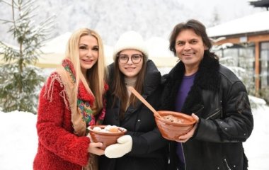 Ольга Сумская восхитила кадрами, как с дочерью и мужем проводит время в Карпатах