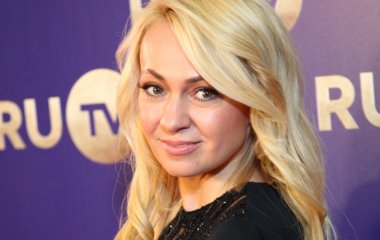 Яна Рудковская прогулялась по музеям в Санкт-Петербурге
