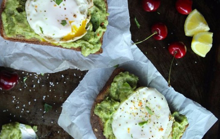 Рецепт тост с авокадо и яйцом