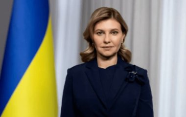 Елена Зеленская показала новый образ в стильном деловом костюме от украинского дизайнера