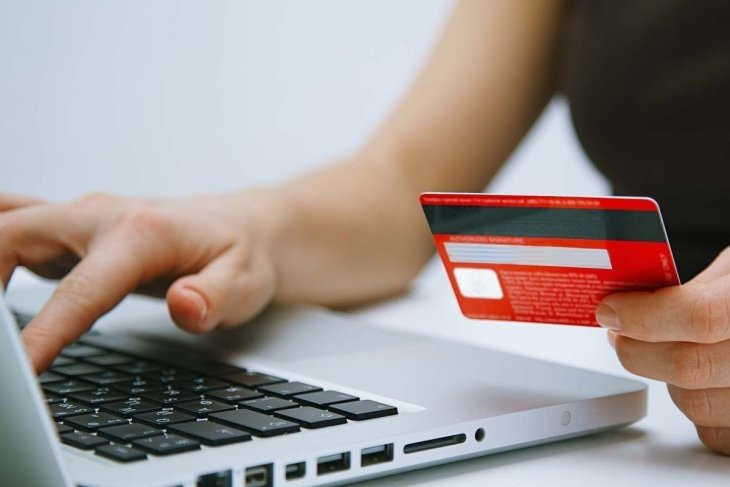 Як не стати жертвою шахраїв під час онлайн-шопінгу: правила безпеки