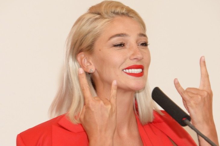 Лицом в асфальт: появилось видео задержания Ивлеевой с мужем