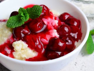 Необычный и сладкий вкус: рецепт кутьи с рисом и вишней