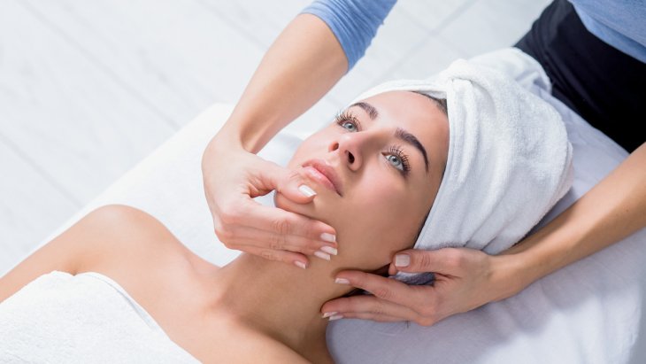 Как сделать лицо более подтянутым: эффективные лайфхаки от экспертов